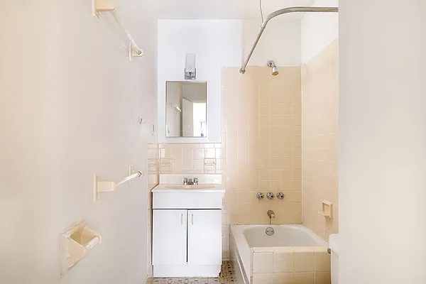 Rented by Compass | media 9