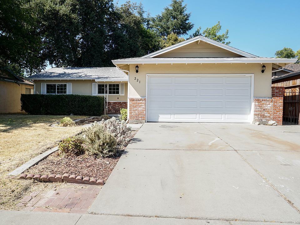 1st image of 221 San Fernando Ave
