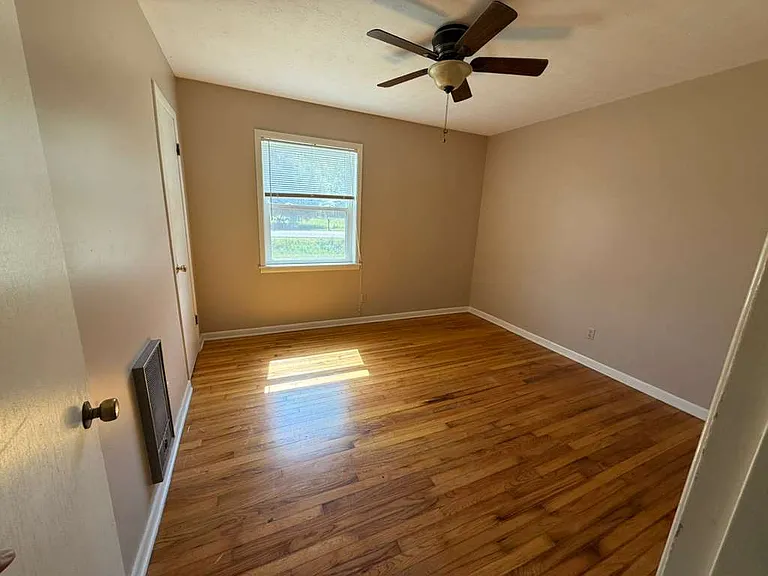 1439 Peacock Rd — Photo 10