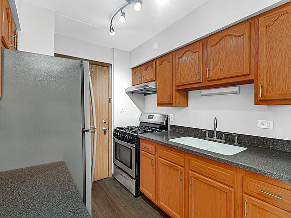 5th image of 10430 Ridgeland Ave APT 6