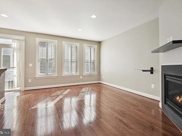3439 Kemper Rd — Photo 14