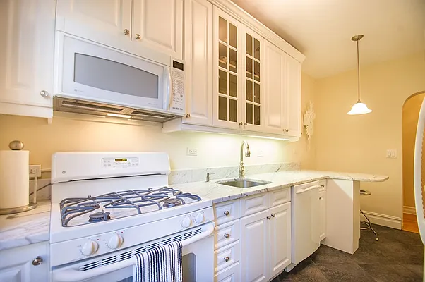 Rented by Rhona Realty | media 30