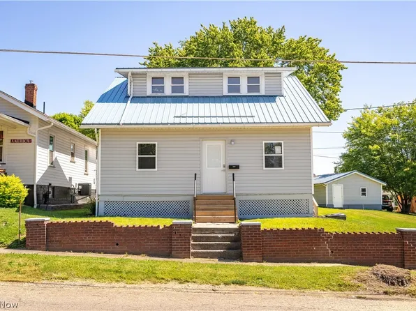 286 5th St NW, Carrollton, OH 44615