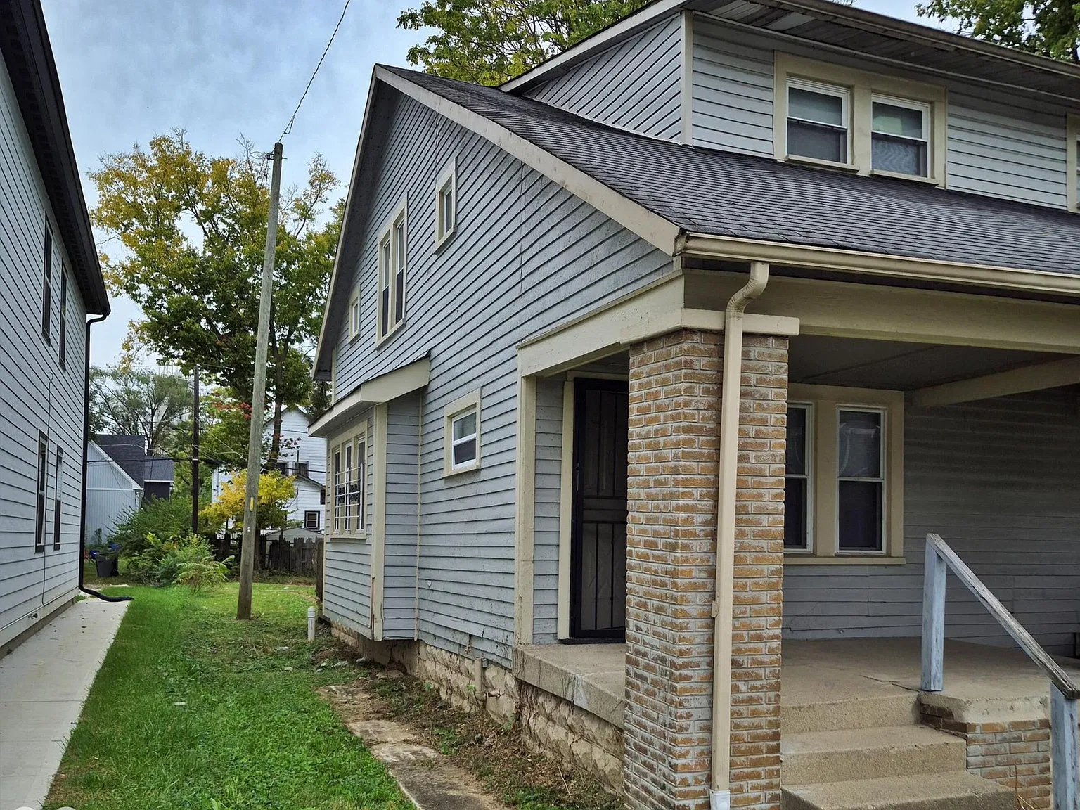 2 bed, 1.5 bath, 1235 sqft, $1,050 — Photo 2