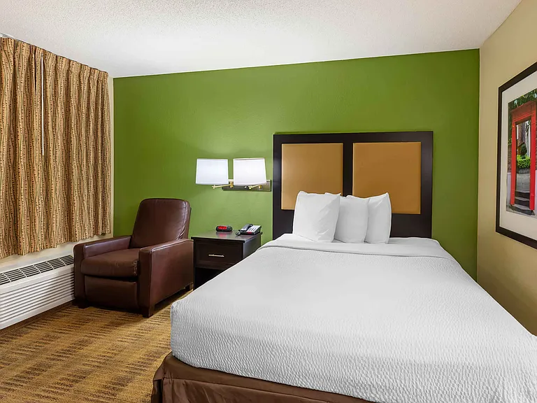 Studio Suite - 1 Queen Bed