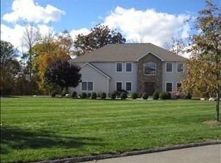 63 Rodeo Dr, Hopewell Junction, NY 12533