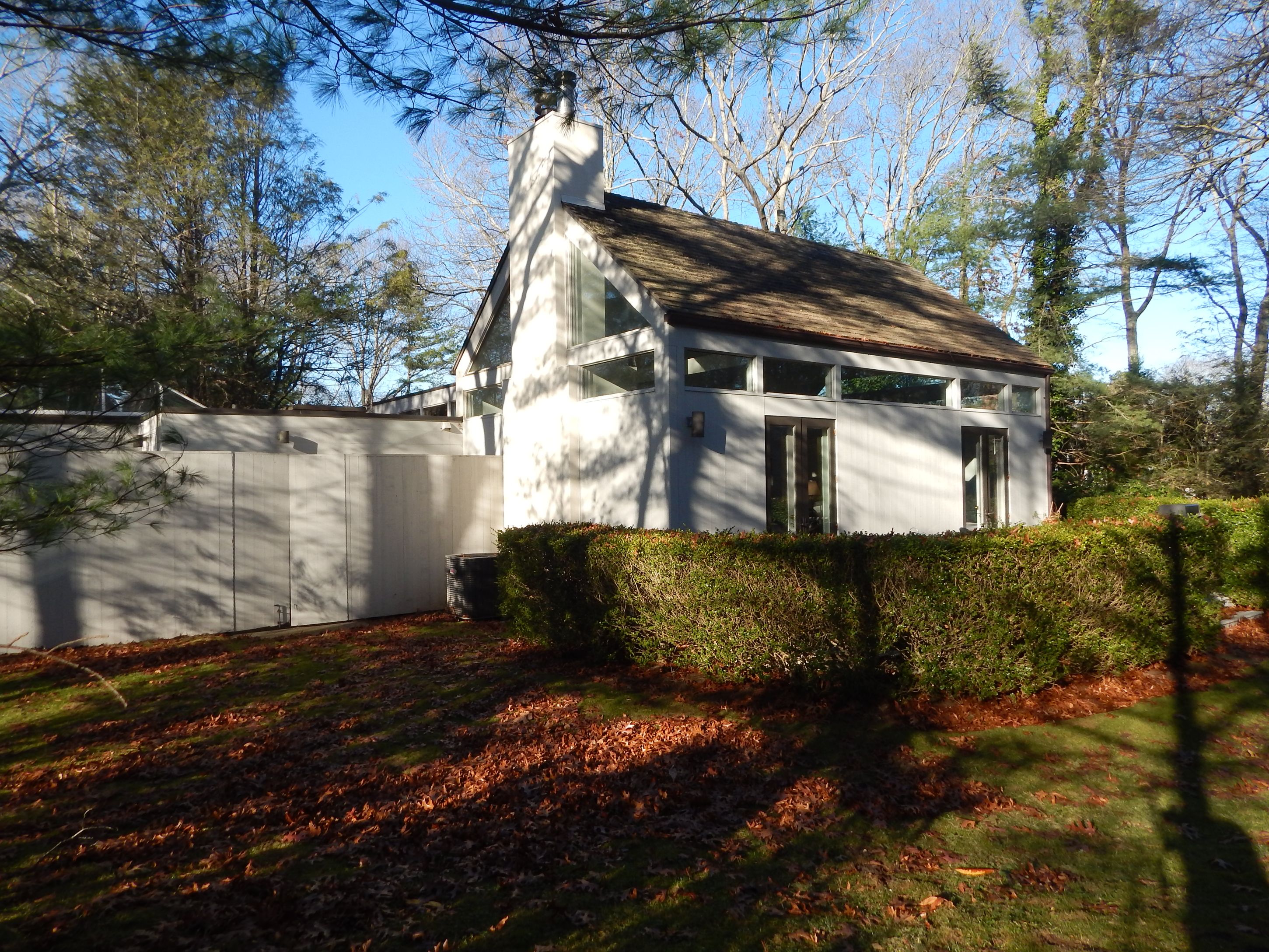 24 Roxbury Ln in Wainscott Out East