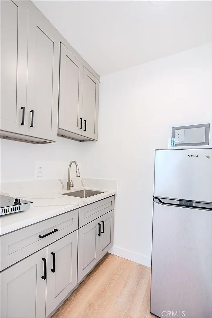 Studio, 300 sqft, $1,600 — Photo 1