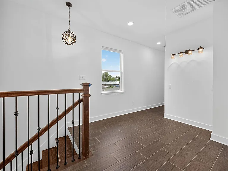 714 Zoe St — Photo 15