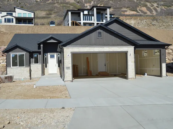 3038 N Mountain Rd #215, North Ogden, UT 84414