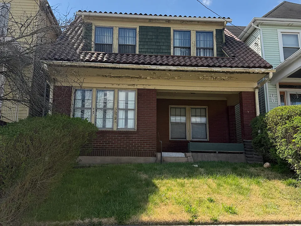 967 Thompson Ave
