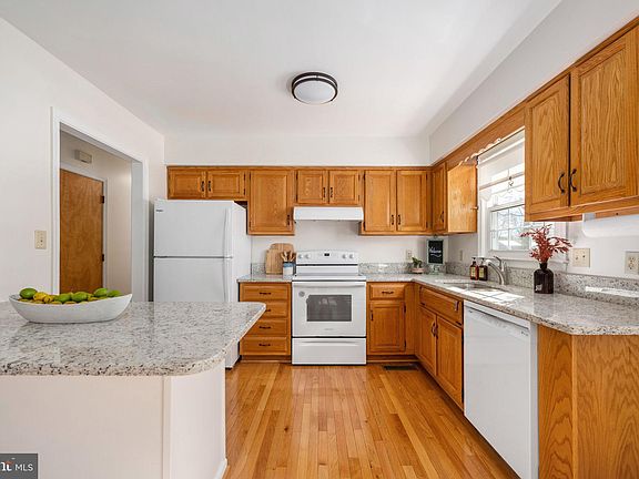 4th image of 5404 Lee White Ln