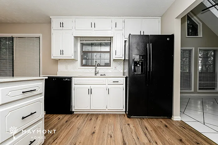945 Sideline Ct — Photo 8