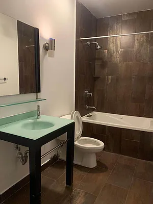 Rented by Tip Top Realty Corp | media 10