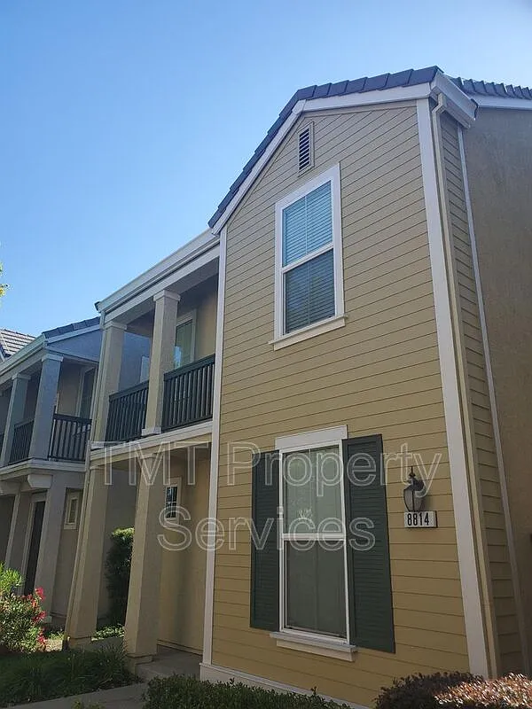 3 bed, 2.5 bath, 1641 sqft, $2,700 — Photo 1