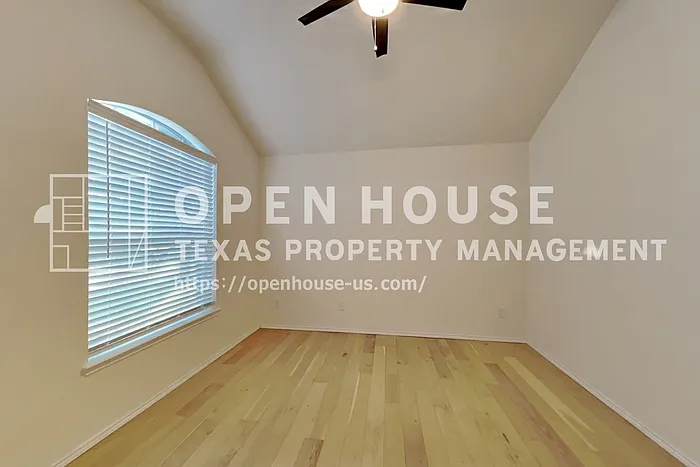 405 Hackberry Dr — Photo 15