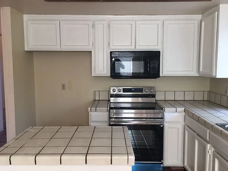 8947 Cottonwood Ln — Photo 2