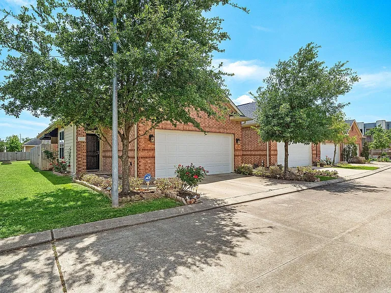 912 Sweet Pine Dr — Photo 2