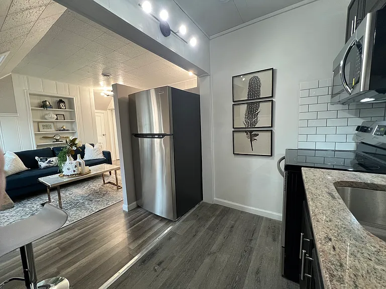1084 Van Dyke St #301 — Photo 11
