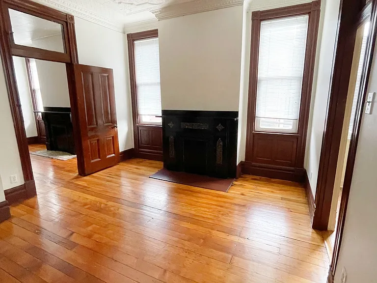 1607 Sarah St #2 — Photo 4