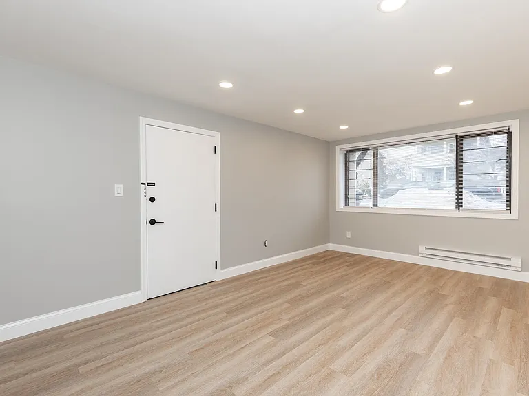 100 Lakeview Ave #1B — Photo 1