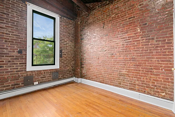 Rented by Ivey North LLC | media 8