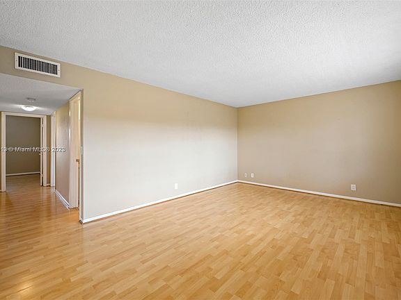 3rd image of 500 NE 2nd St APT 216