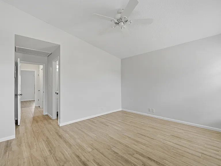 7916 SE Villa Cir — Photo 18