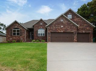 1800 Twin Oaks Dr, Monett, MO 65708