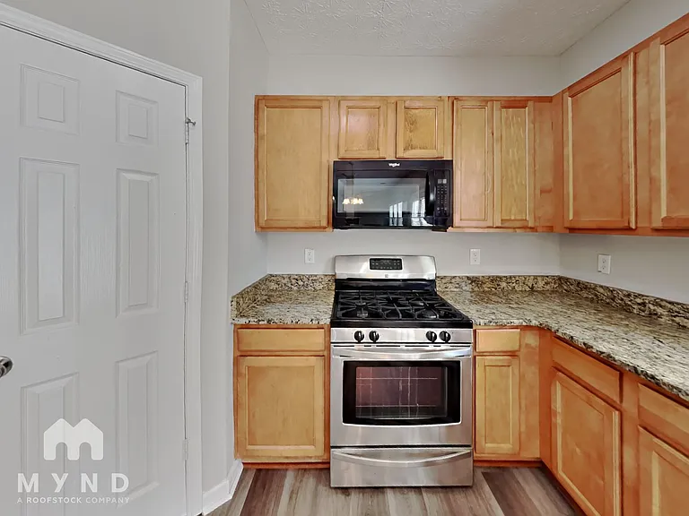 2250 Village Green Dr — Photo 5