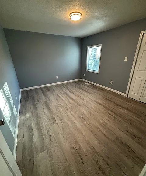 908 E Valley Dr — Photo 6
