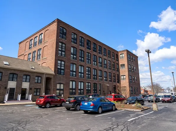 33 Maplewood Ave APT 207, Gloucester, MA 01930