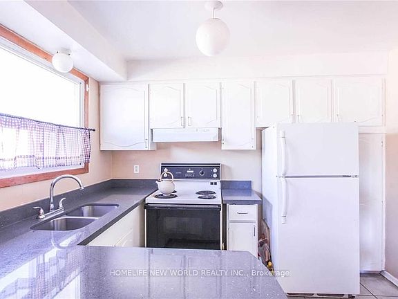 5th image of 135 Pineway Blvd