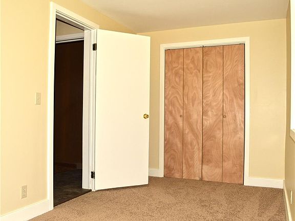 5th image of 305 Latter Dr