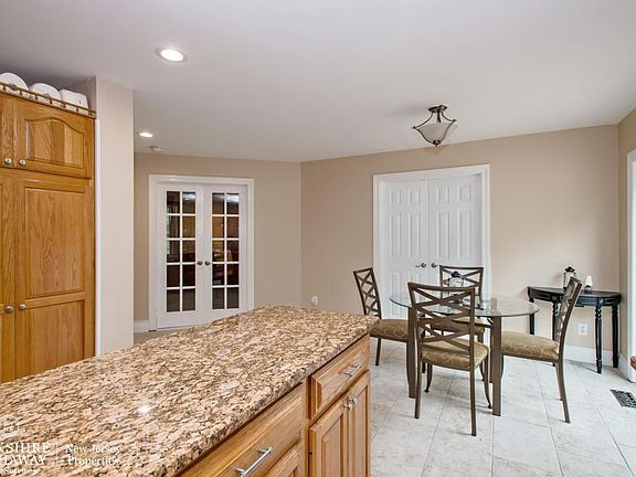 5th image of 15 Brentwood Dr