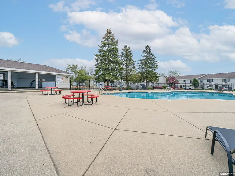 335-339 407 Southtowne Dr — Photo 78