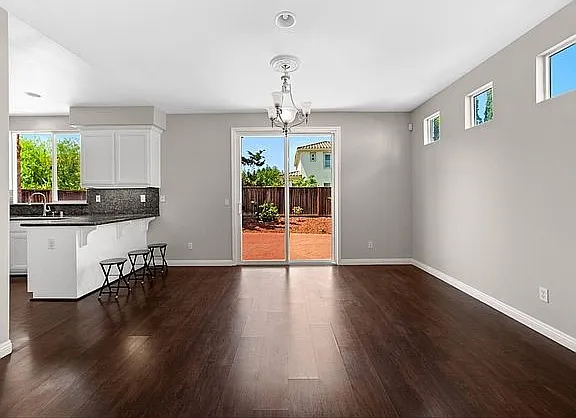 727 Talbot Ct — Photo 6