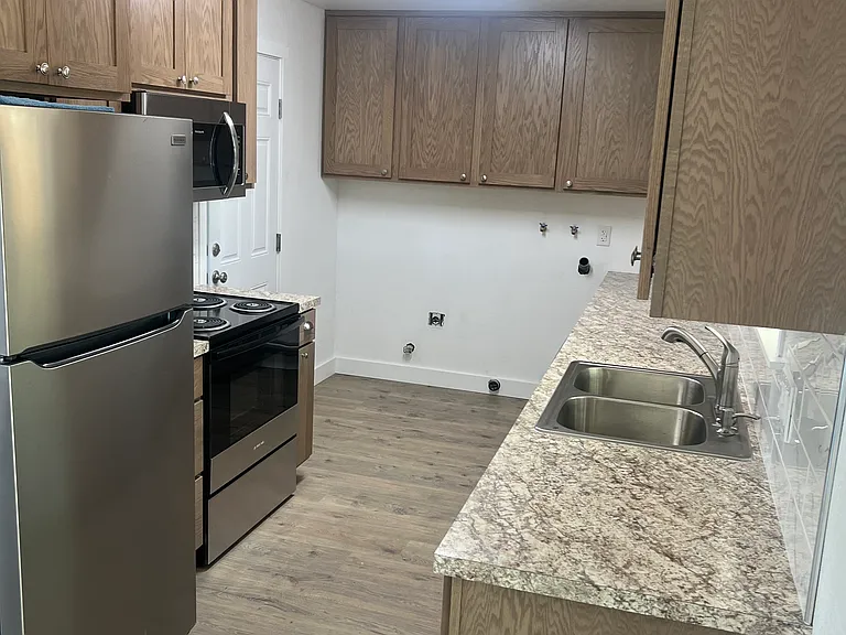 613 Benham St #613 — Photo 5