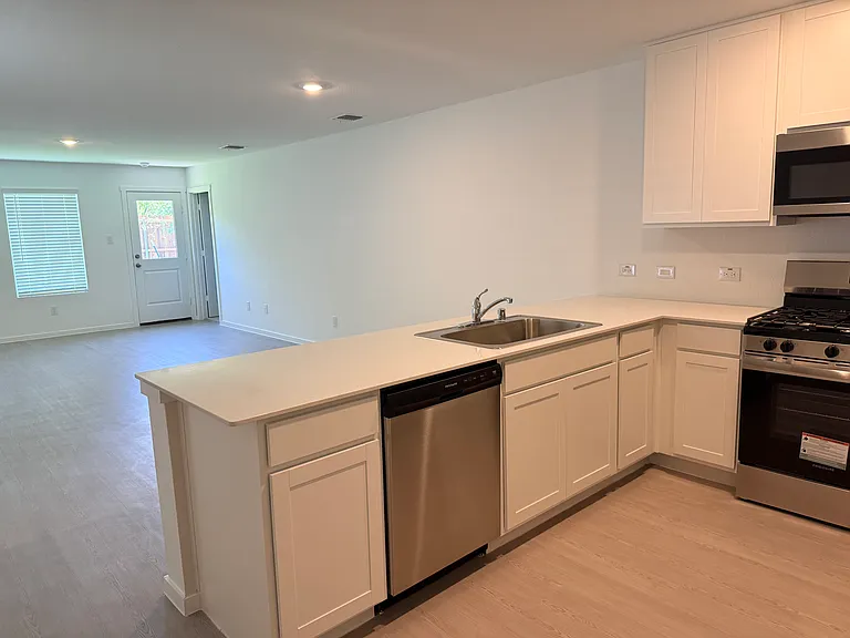 7412 Woodpecker Dr — Photo 7