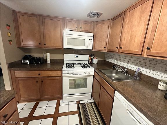 5th image of 1651 Mentor Ave APT 3406