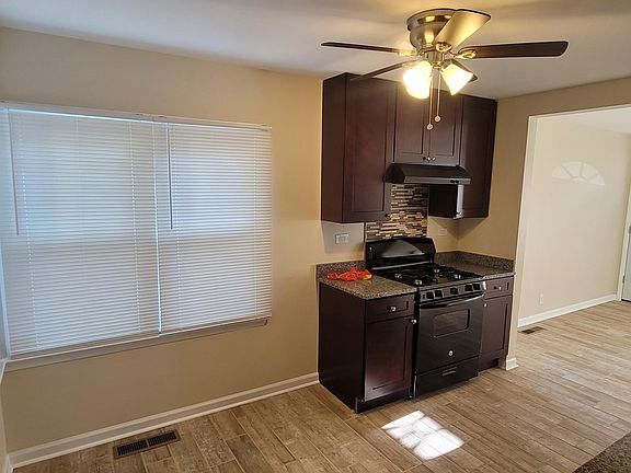 5th image of 14816 Perry Ave