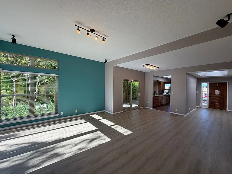 7924 Woodridge Dr NE — Photo 12