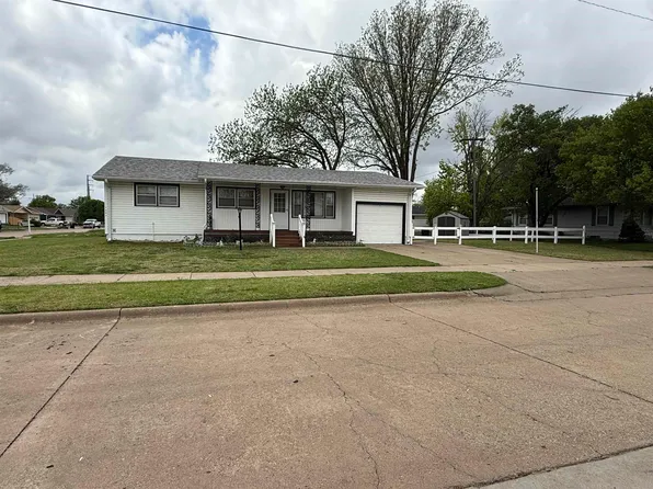 1307 Sarah Ln, Salina, KS 67401