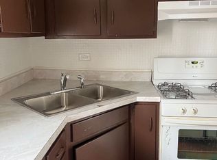 7209 W 71st St #101, Bridgeview, IL 60455