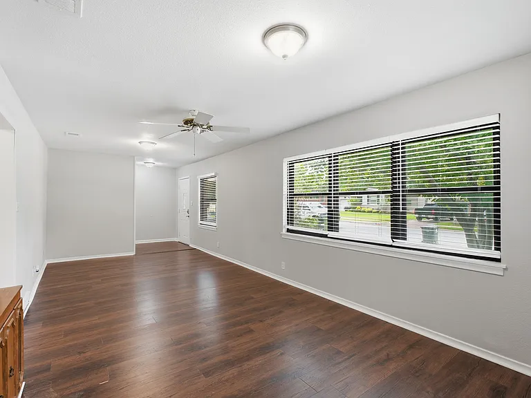 1510 Juanita Dr — Photo 6