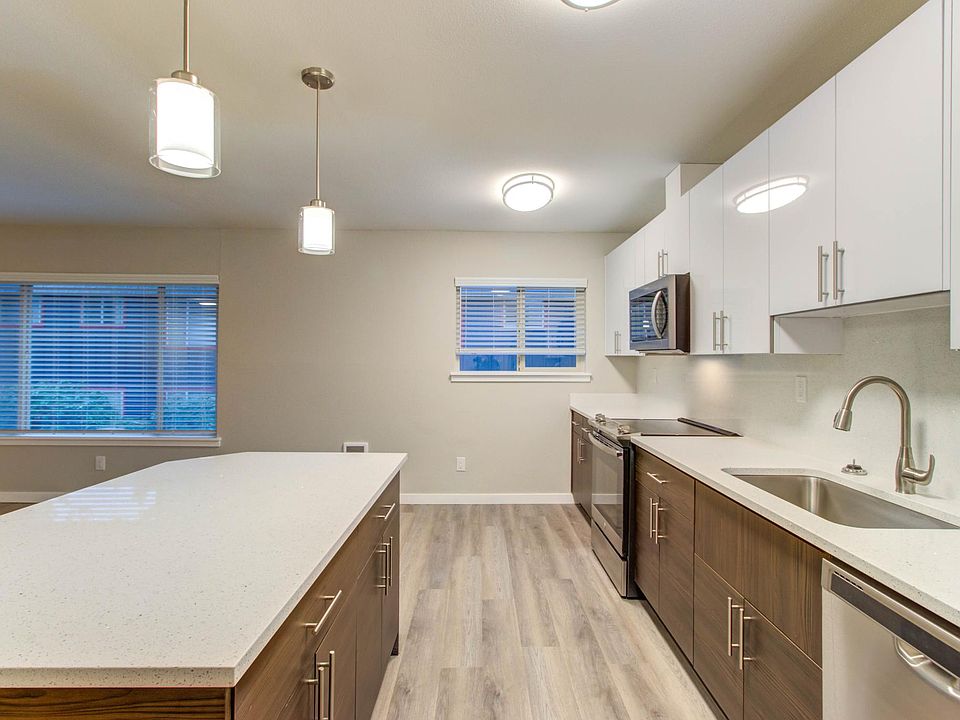 1st image of 410 102nd Ave SE APT 18