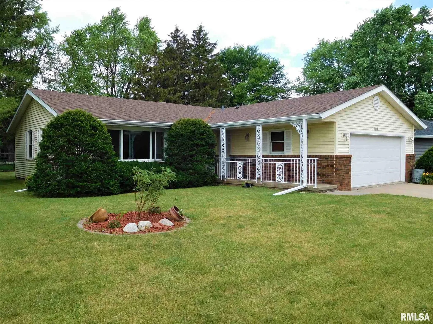 101 Lakecrest Dr photo 1