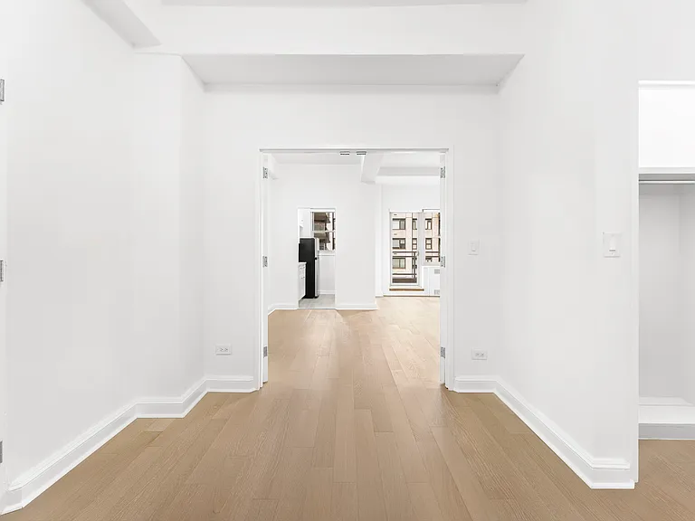 300 E 57th St #13E — Photo 8