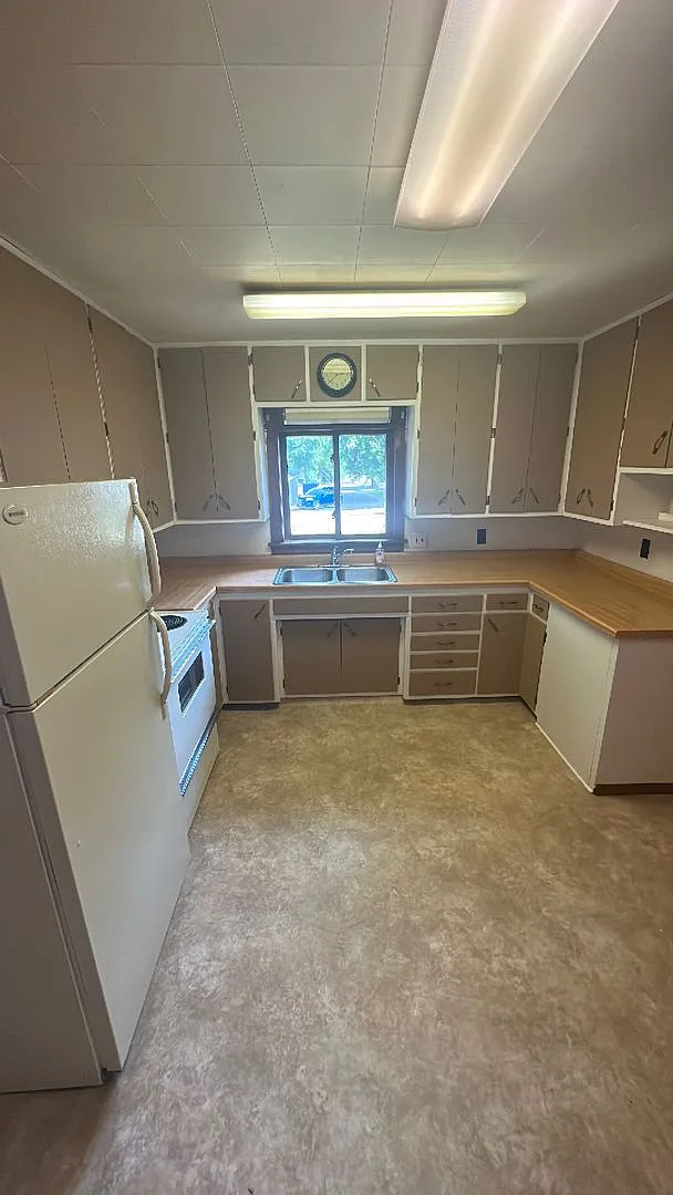 3 Bedrooms, 1 Bathroom & w/upper loft Single Family with Garage - Staples — Photo 1