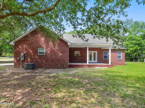 22206 Begonia St, Moss Point, MS 39562